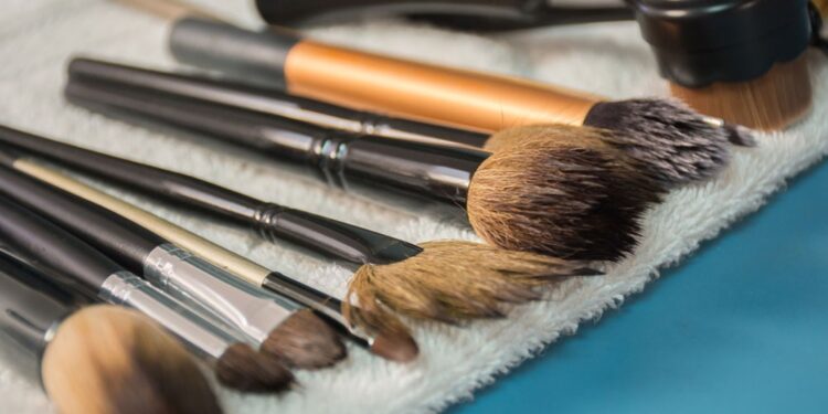 Makyaj Firçaları Nasıl Temizlenir?