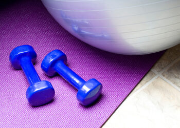 1612635413 Evde Yapabileceginiz 10 Dakikalik Bir Egzersiz Rutini