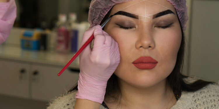 1613251987 Kas Laminasyonu ile Kaslarinizi Tazeleyin Prime Women Kaş Laminasyonu Nedir ve Nasıl Yapılır?